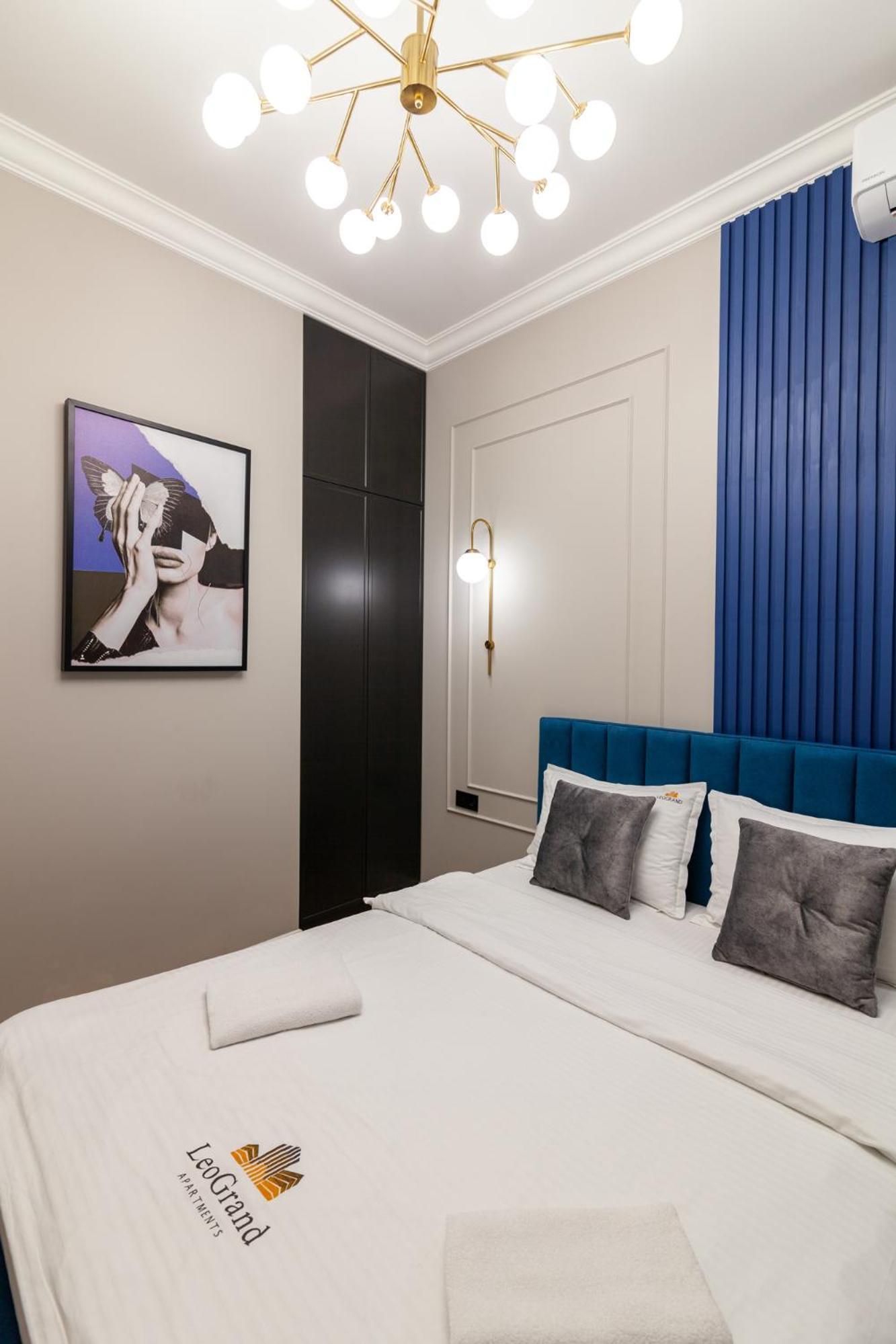 Апартаменты Leogrand Vip On Svobody Avenue 43 Львов Экстерьер фото